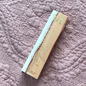 Stay Naked Weightless Liquid Foundation